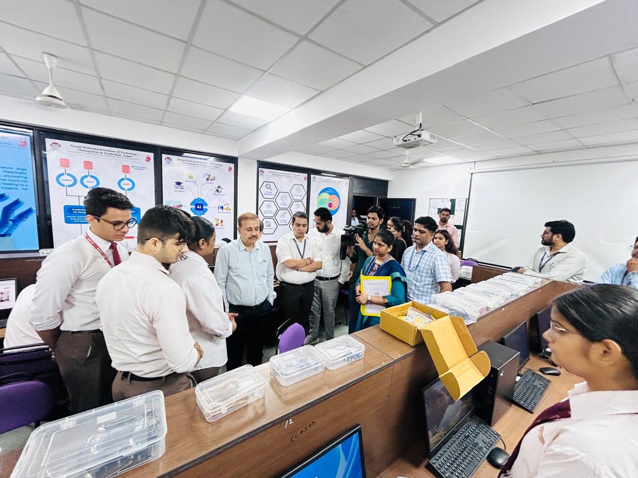 Students working in the artificial intelligence research laboratory
