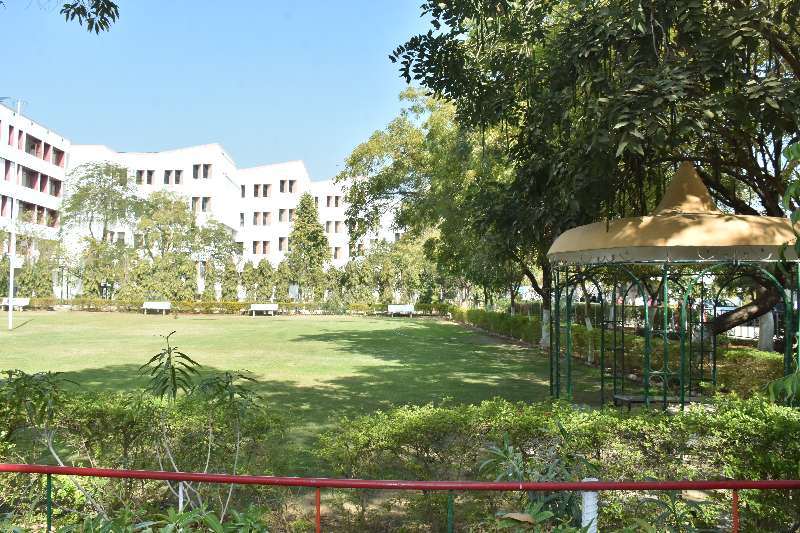 The SKIT campus lawn and academic buildings
